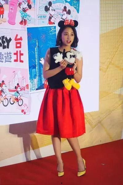 明星戴米奇手套,明星时尚宠儿，引领潮流新风尚