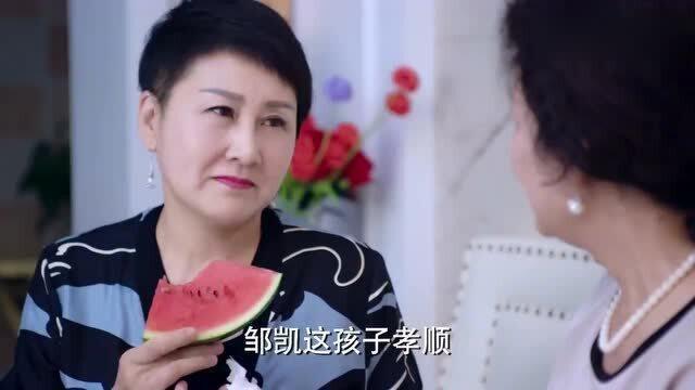 三弟妹吃大瓜图片,揭秘背后惊人真相